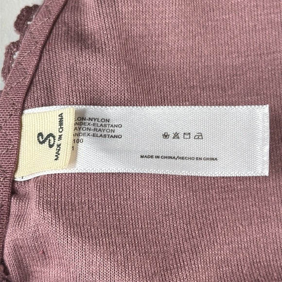 Listicle Lace Halter Bralette with Adjustable Band - Picture 5 of 6